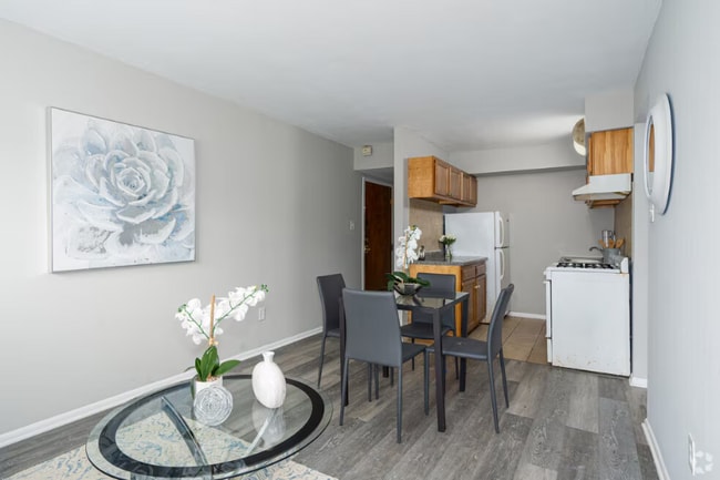 Photo - 630 W Fisher Ave Apartment