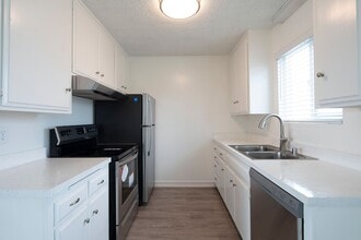 Building Photo - 3860 Haines St