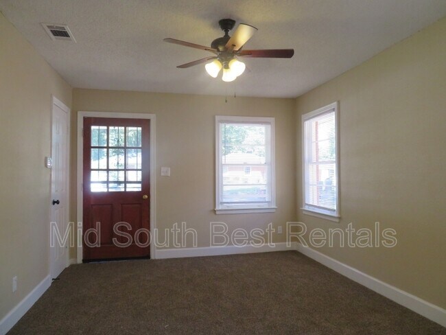 Foto del edificio - 1692 Baine Ave