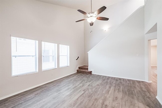 Building Photo - 14024 Amelia Dr