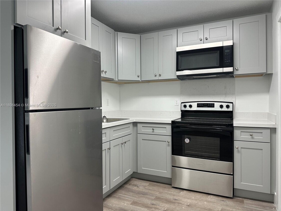 Foto principal - 2401 NW 9th Ave