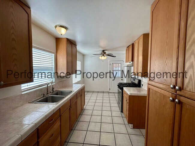 Foto del edificio - Cute 3 Bed/1 Bath SW Bakersfield Home w RB...