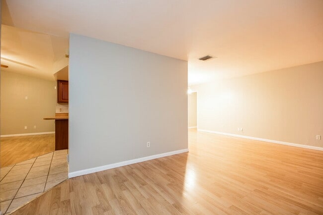 Building Photo - 923 SE 19th St