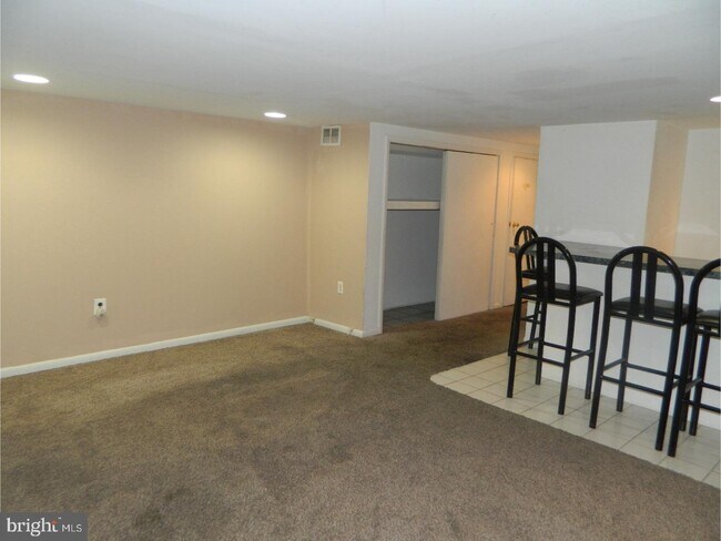 Foto del edificio - 2707 Dudley St
