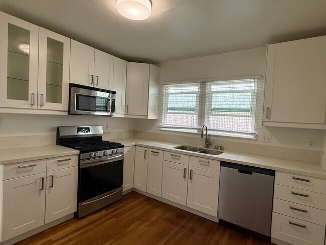Foto del edificio - 1 Bedroom 1 Bath Craftsman Style Cottage available NOW