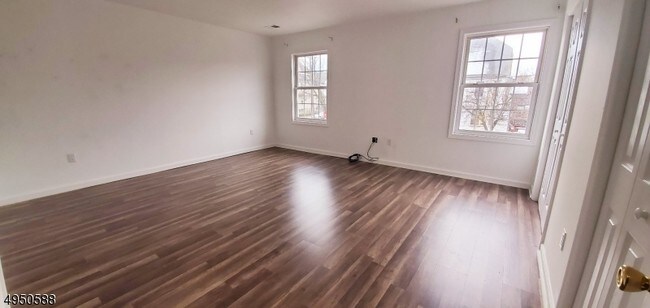 Foto del edificio - 140 Howe Ave