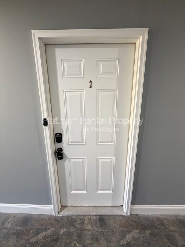 Photo - 1512 Waverly Way Apartment