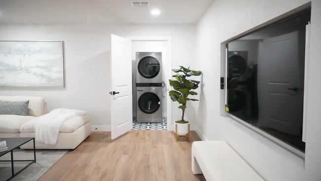 Foto del edificio - 7707 E Meadowbrook Ave