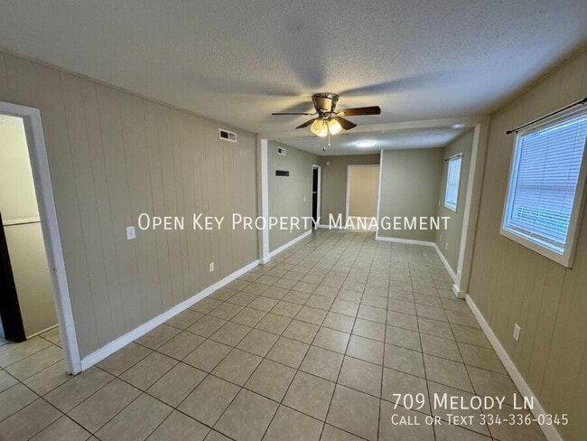Building Photo - 709 Melody Ln