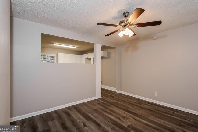 Foto del edificio - 3687 Saturn Dr NW