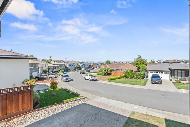 Building Photo - Single-Family Home Located in Peaceful Nei...