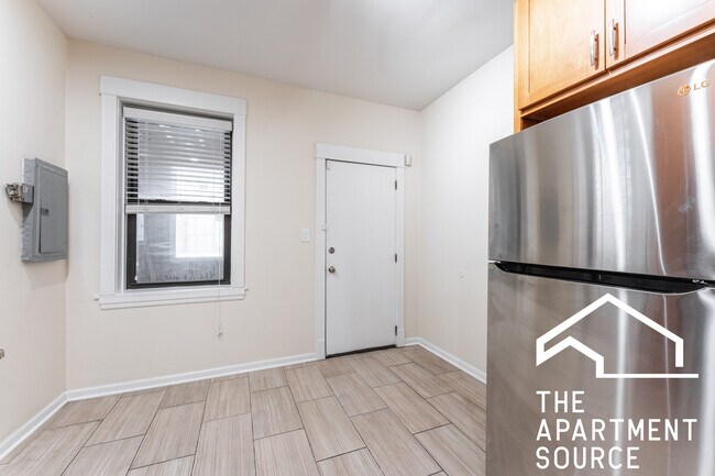 Foto del edificio - 1530 N Greenview Ave