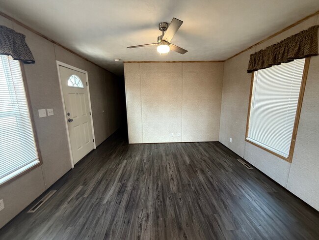 Foto del edificio - 13 Main St