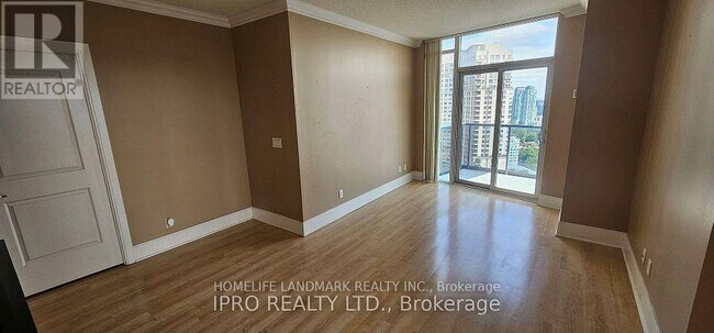 Building Photo - 330 Burnhamthorpe Rd W