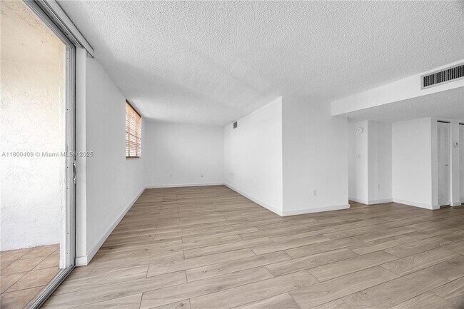 Foto del edificio - 14180 SW 84th St