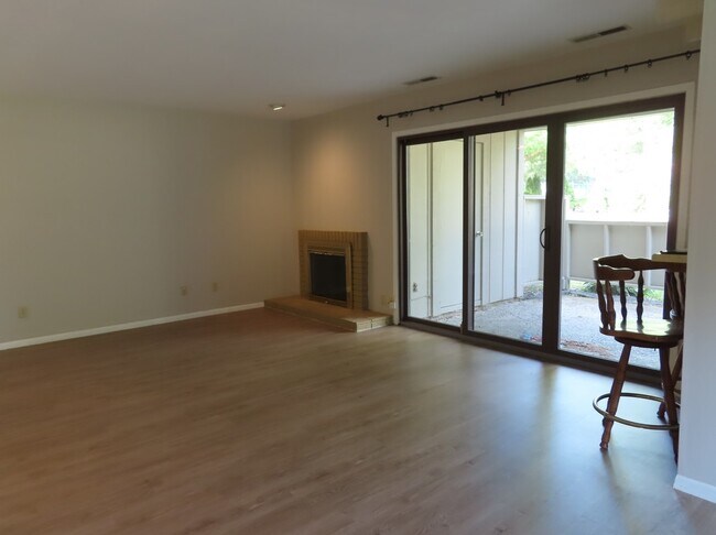 Foto del edificio - 2109 Melrose Dr