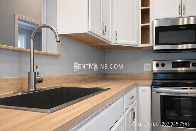 Foto del edificio - 15 Lloyd Ln