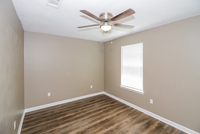 Foto del edificio - 2705 Timbermist Cir