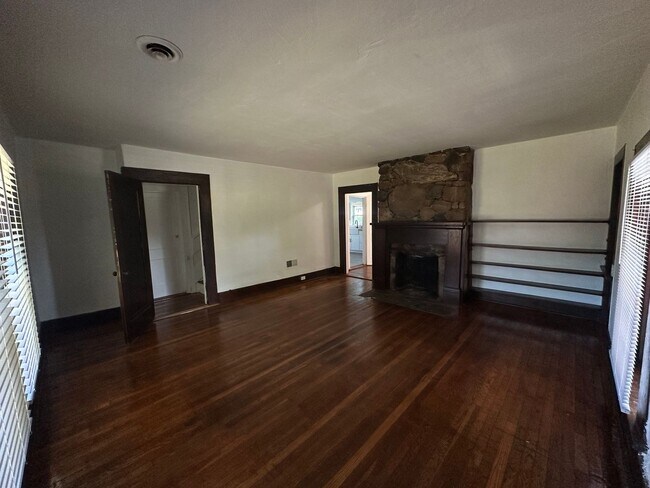 Foto del edificio - Charming 4 Bedroom House in Bedford