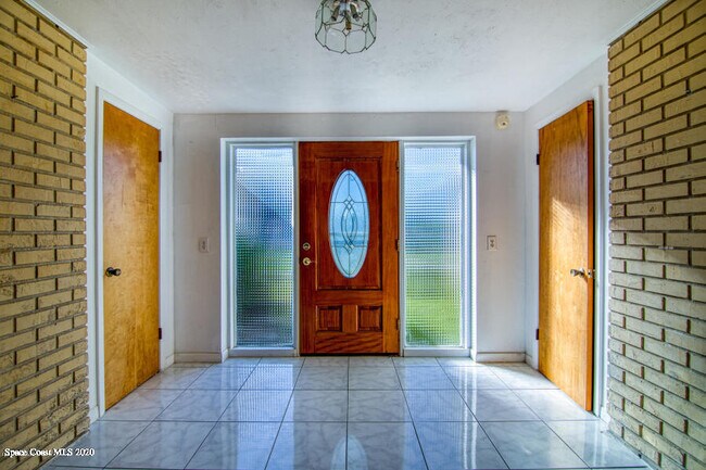 Building Photo - 1600 Sea Shell Dr