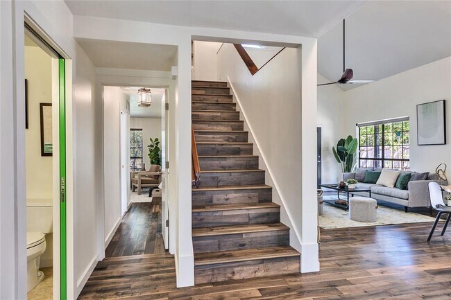 Building Photo - 10110 Lake Ridge Dr