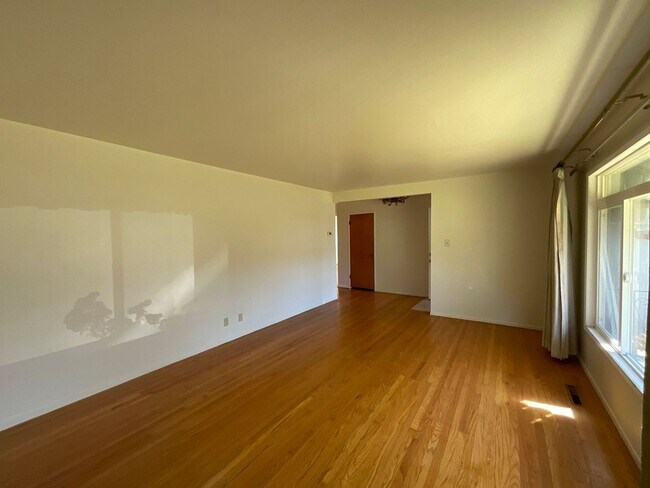 Foto del edificio - 1049 Via Enrico, San Lorenzo, CA 94580