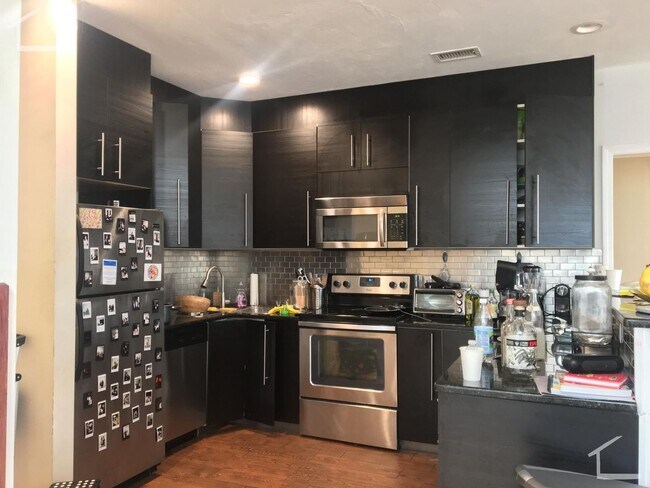 Foto del edificio - HOT BROOKLINE LISTING!!!!!