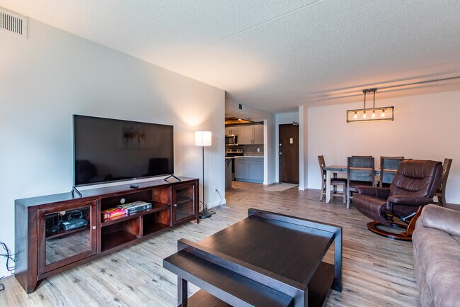 Foto del edificio - 704 E Center St