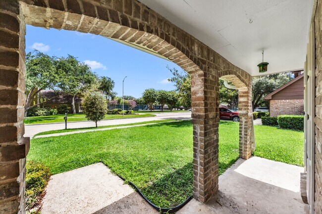 Foto del edificio - 2211 Turtle Creek Dr