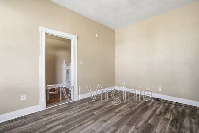 Building Photo - 527 W 26th St