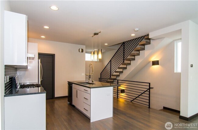 Building Photo - 3Bd/3Ba Seattle Townhouse