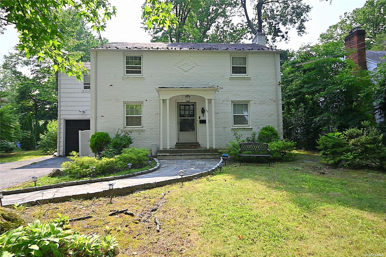 Primary Photo - 36 Bellingham Ln
