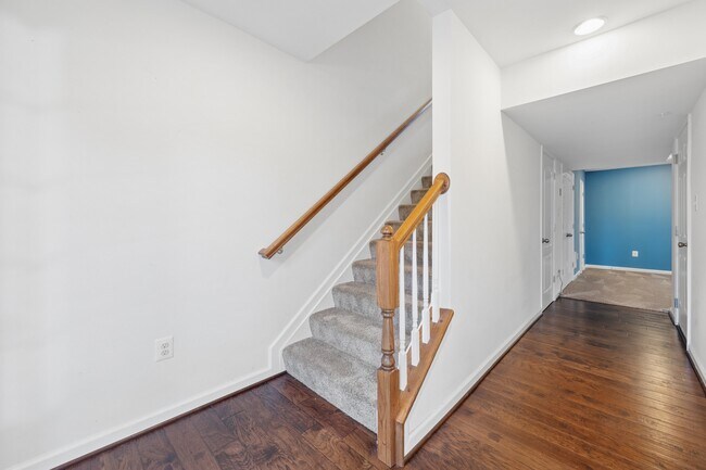 Foto del edificio - 6228 Newport Pl