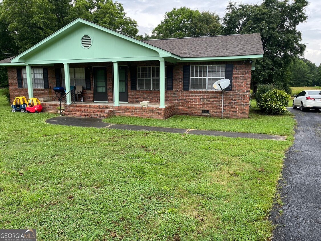 Primary Photo - 215 Wayside Rd
