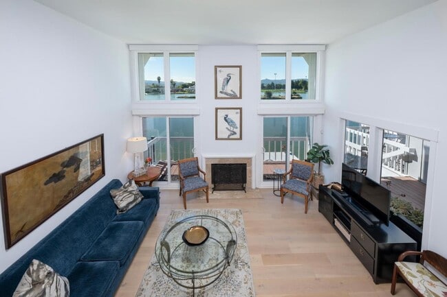 Building Photo - 543 Starboard Dr