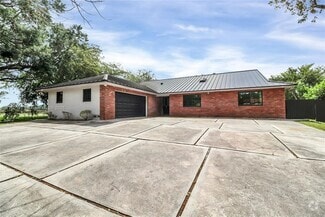 Building Photo - 9620 NW 26th Ct