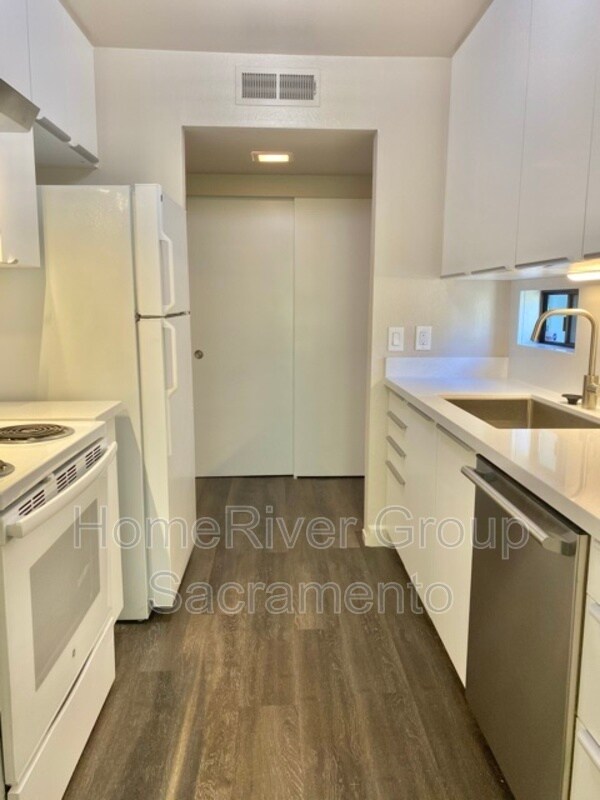 Building Photo - 6220 Gloria Dr