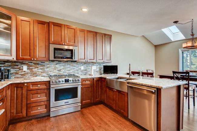 Foto del edificio - 770 Chimney Creek Dr