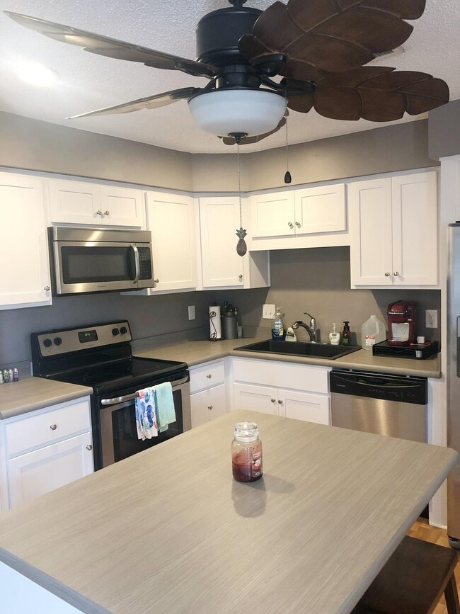 Building Photo - Sawgrass Condo