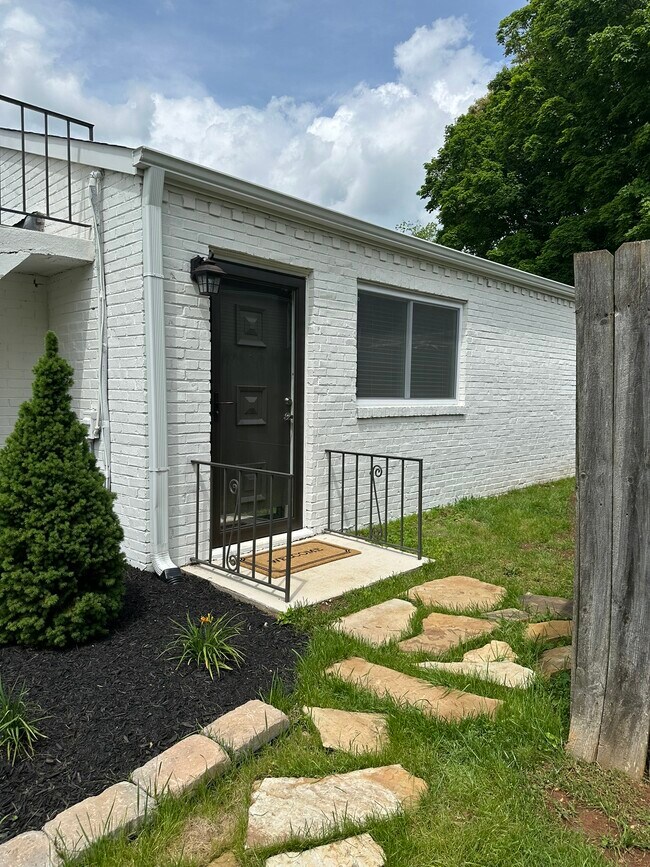 Building Photo - 5224 Jacksboro Pike