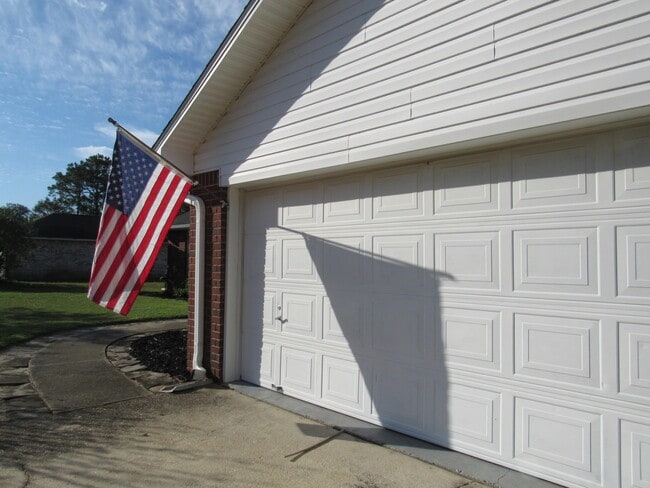 Building Photo - 8130 Country Bay Blvd