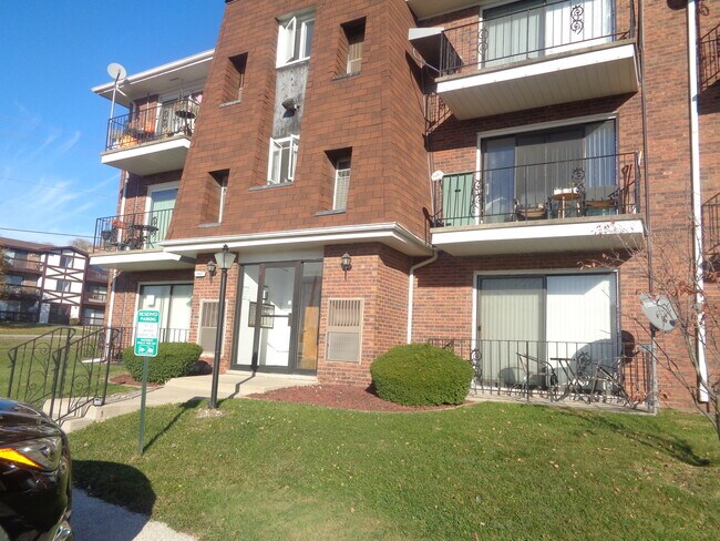 Building Photo - 11901 S Lawndale Ave