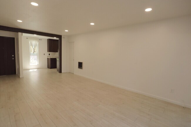 Foto del edificio - 1010 W MacArthur Blvd