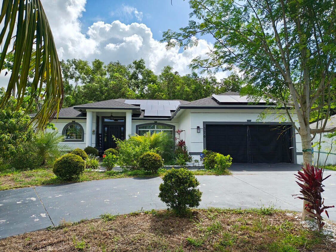 Foto principal - 376 SW Tulip Blvd