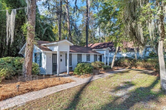 Foto del edificio - 3 Southwood Dr