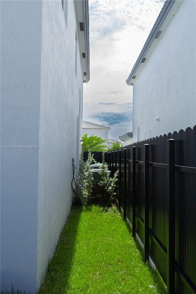 Foto del edificio - 16144 SW 148th Pl