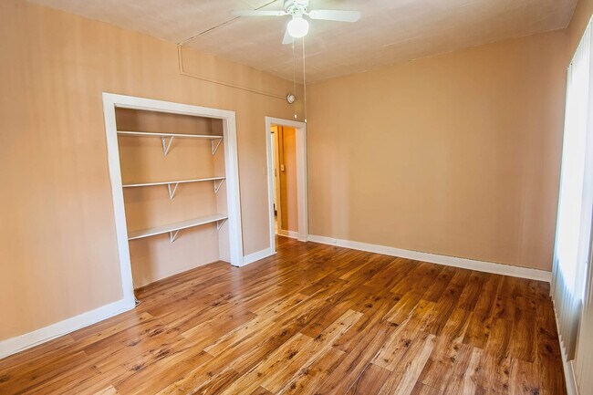 Building Photo - 420 N Coronado St