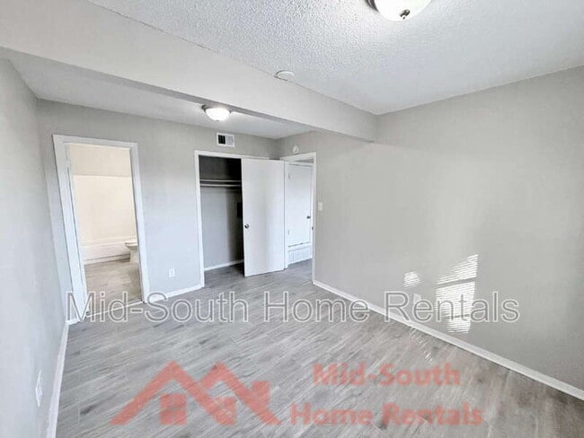 Building Photo - 139 N Claybrook St