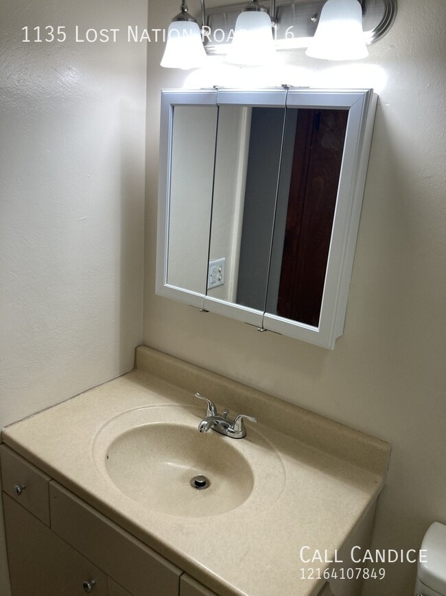 Building Photo - Newly Renovated 1 Bedroom Apartment!