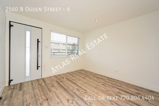 Building Photo - Gorgeous Renovated unit with all new appli...